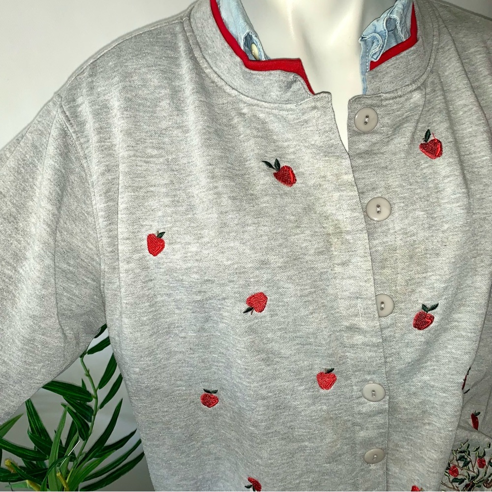 v i n t a g e :: Oversized Embroidered Cat Apple Granny Cardigan - Picture 3 of 9